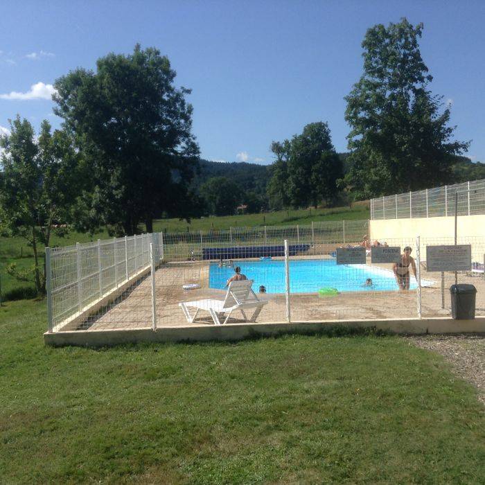 Profitez de notre piscine pendant votre séjour dans le Puy-de-Dôme